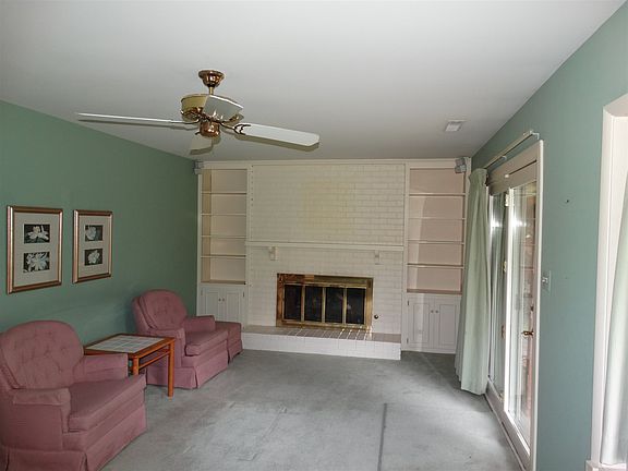 5th image of 2320 E Mulberry St