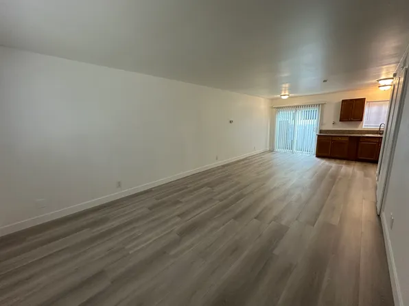 1124 W Stoneridge Ct APT B, Ontario, CA 91762