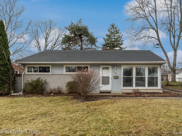 125 Sheffield Dr, Troy, MI 48083