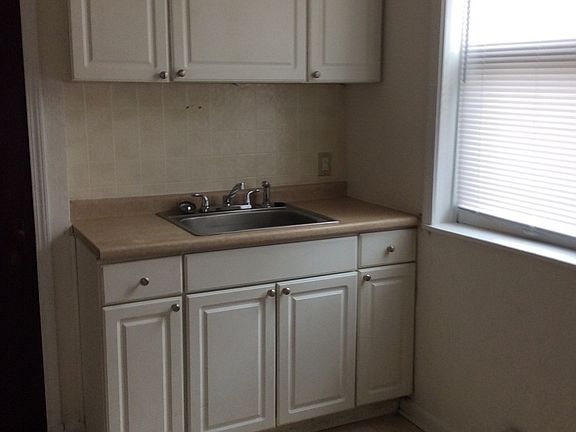 5th image of 4100 Virginia Ave #A