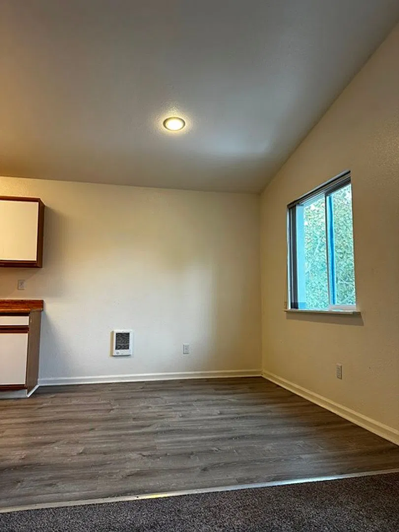 2 bedroom duplex — Photo 4