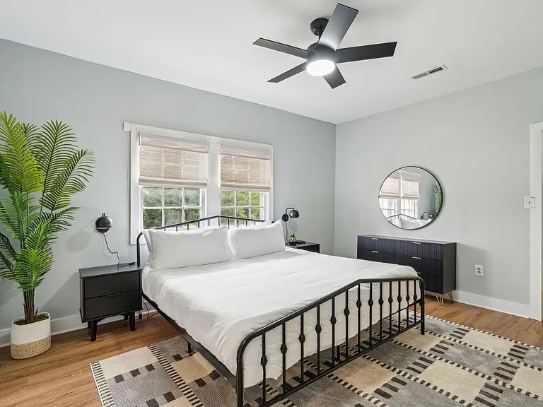 1900 Calvert Street — Photo 18