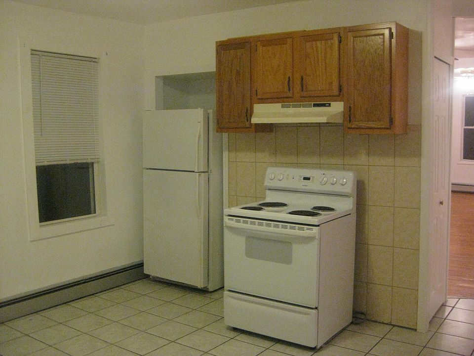 2nd image of 89 Sterling St APT 3