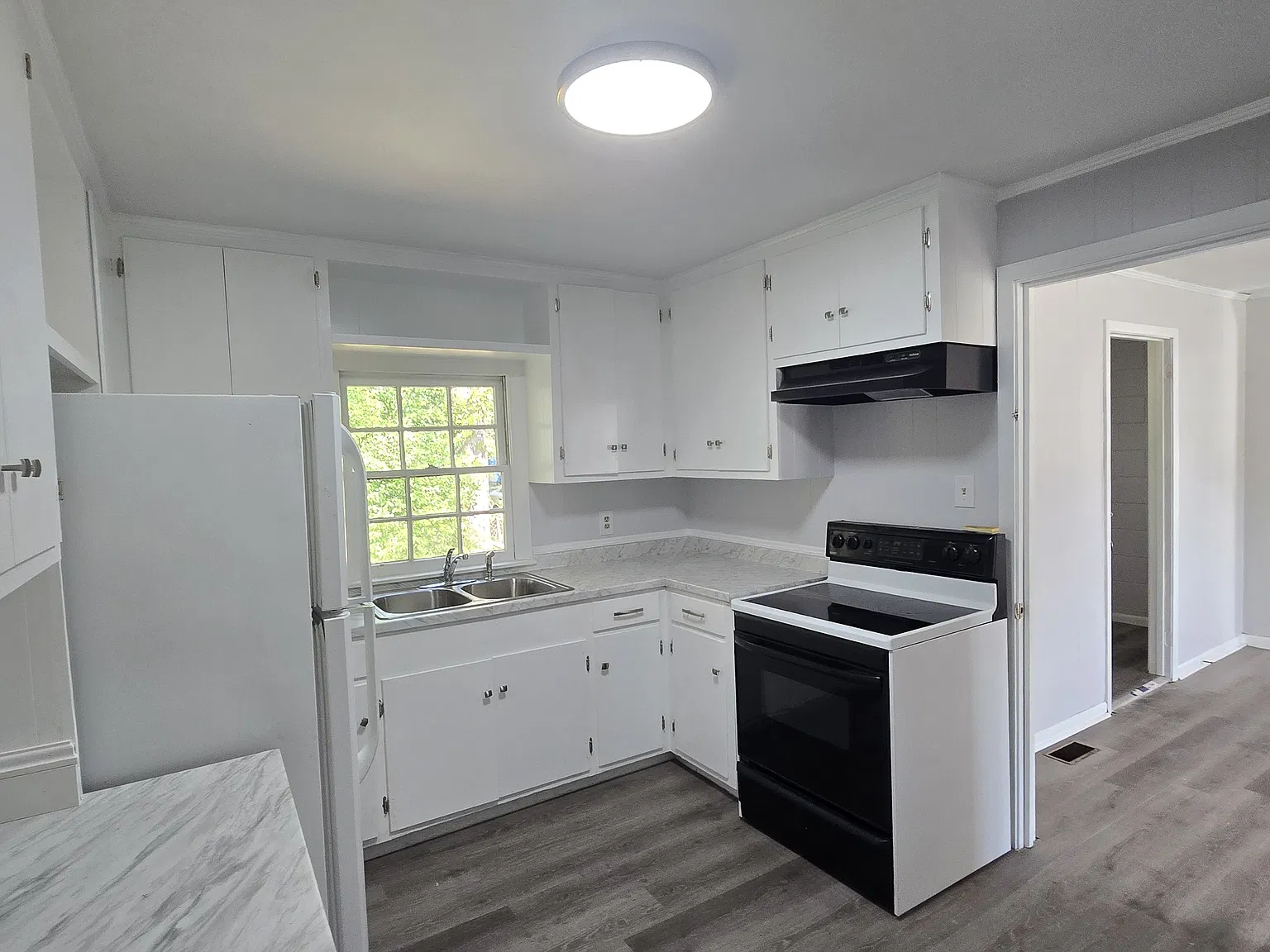 4 bed, 2000 sqft, $1,795 — Photo 2