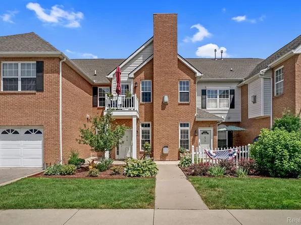 676 Olde English Cir, Howell, MI 48855