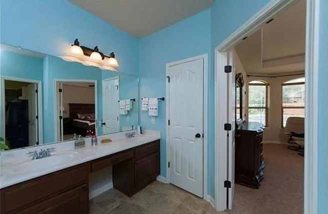 Bathroom 1 (Master Bath)