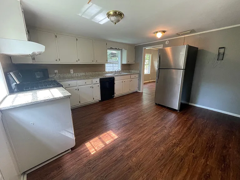 132 Chestnut St — Photo 5