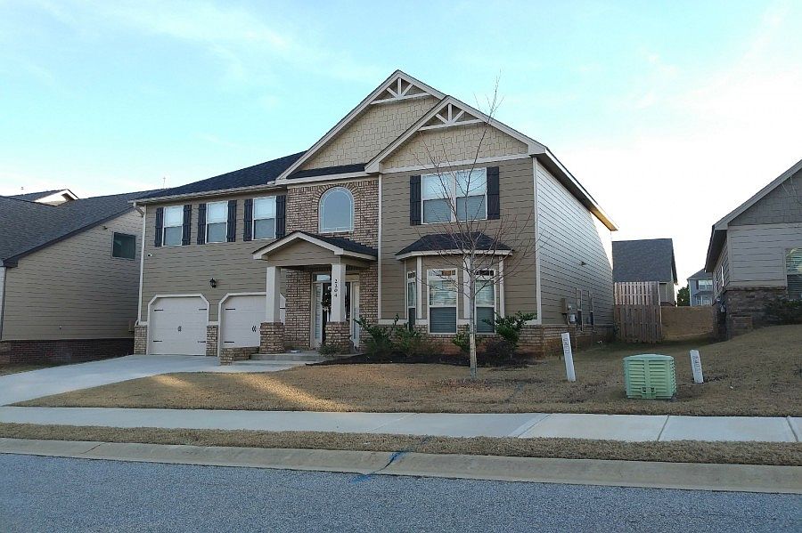 2nd image of 2204 Medlock Ln