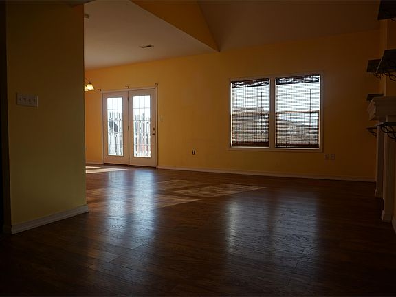 5th image of 2811 Elm Creek Dr #1