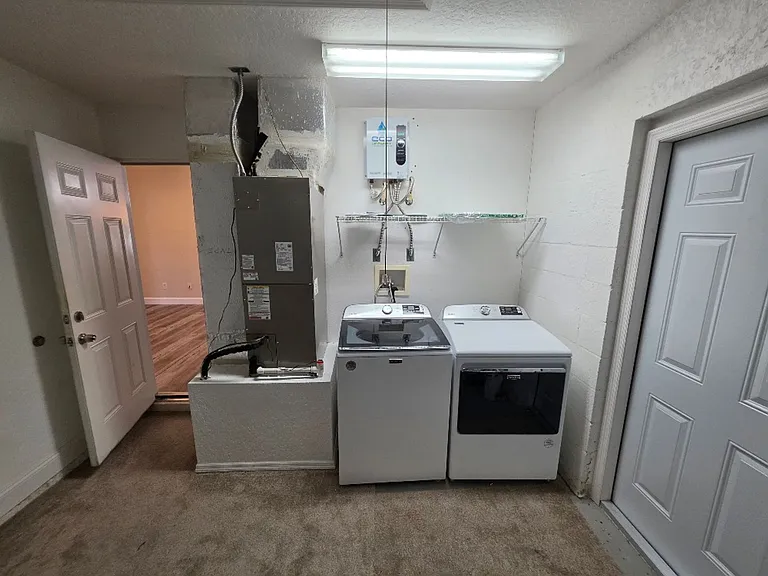 808 Valencia Ave — Photo 17