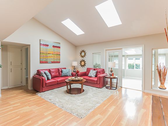 Living Room. New Laminate Fl