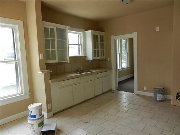 5th image of 650 Campus St