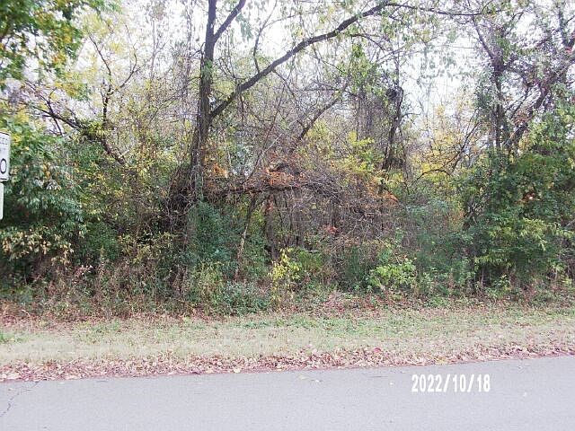 2nd image of 620 Pinewood Cir