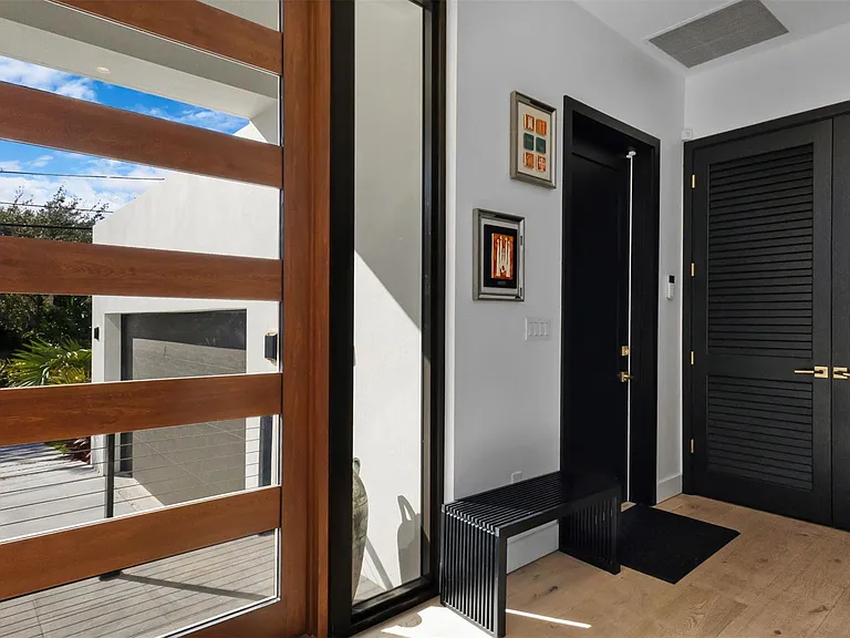 823 Ponce De Leon Dr — Photo 16
