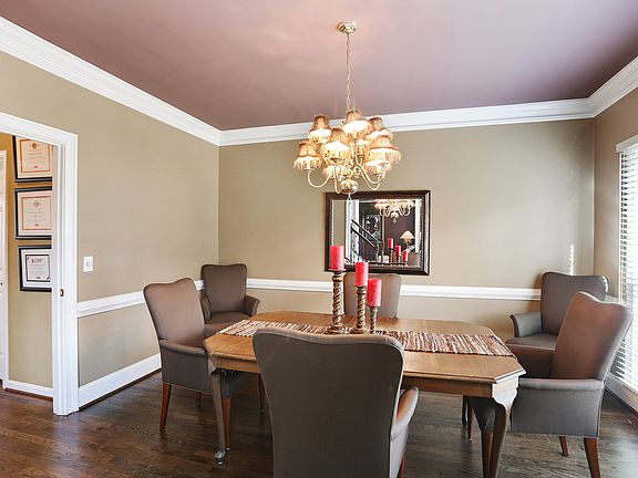 5th image of 3205 Whiteoak Cir SE