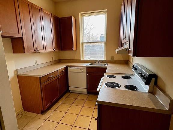 2nd image of 2307 S 10th St