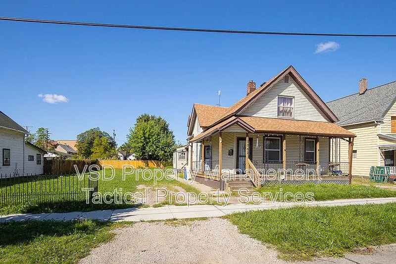3 bed, 1.0 bath, 1190 sqft, $1,350 — Photo 4