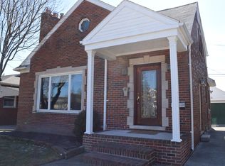 22508 Statler St, Saint Clair Shores, MI 48081