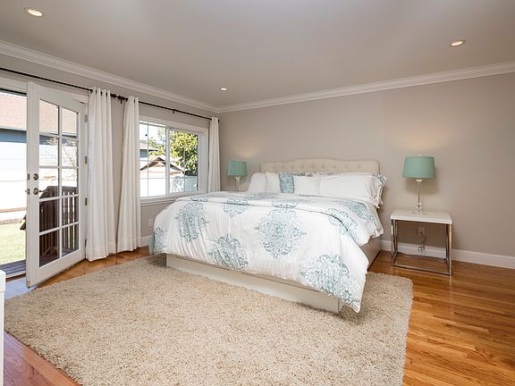 2nd image of 206 Peninsula Ave