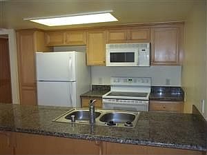 4th image of 4222 Menlo Ave Unit 11