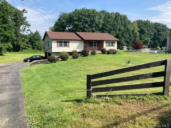 272 Crawford St, Pine Bush, NY 12566