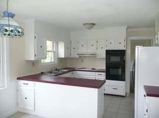 906 Greenway Dr, Jacksonville, NC 28546