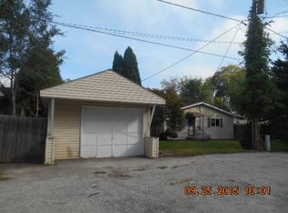 1319 Nippersink Dr, Spring Grove, IL 60081