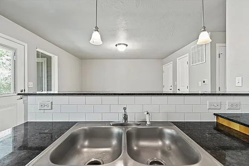 Creekside Apartments Photo 1