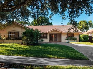 15821 Huntridge Rd, Davie, FL 33331