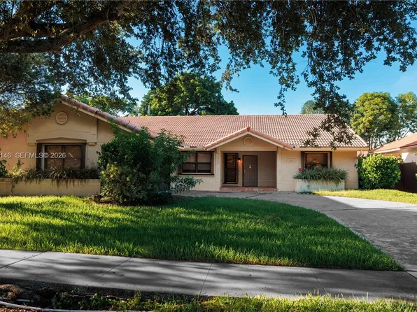 15821 Huntridge Rd, Davie, FL 33331