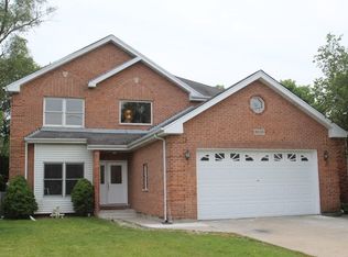 8635 W Sunset Rd, Niles, IL 60714