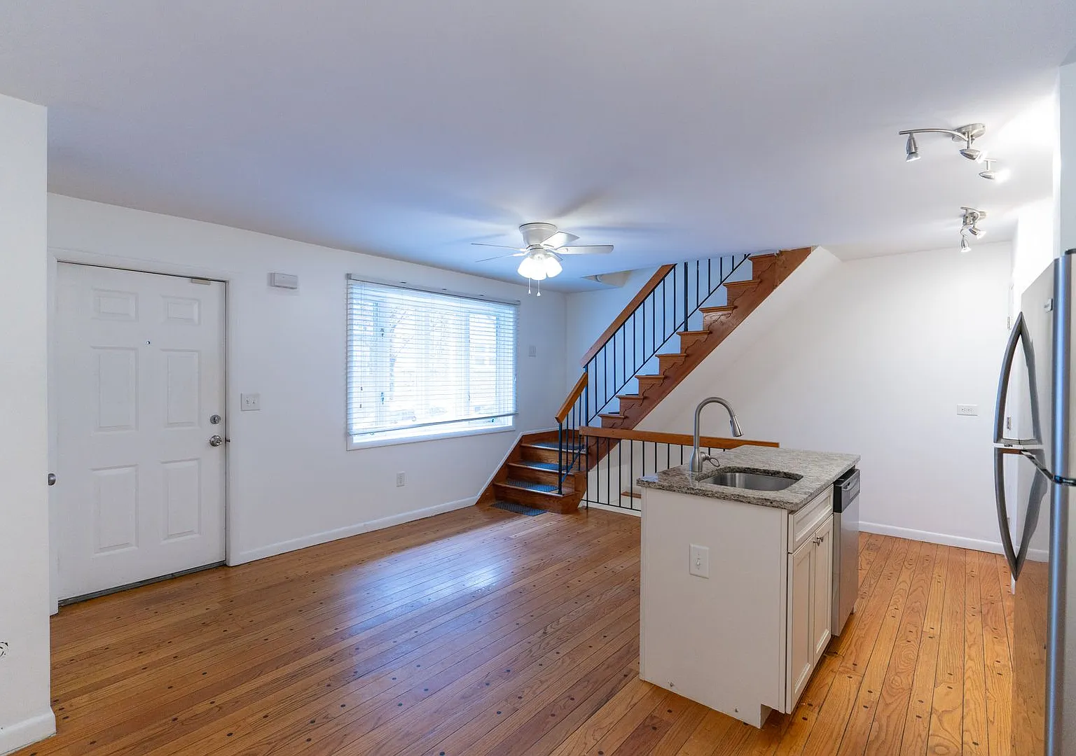 Large One bedroom Bella Vista — Photo 3