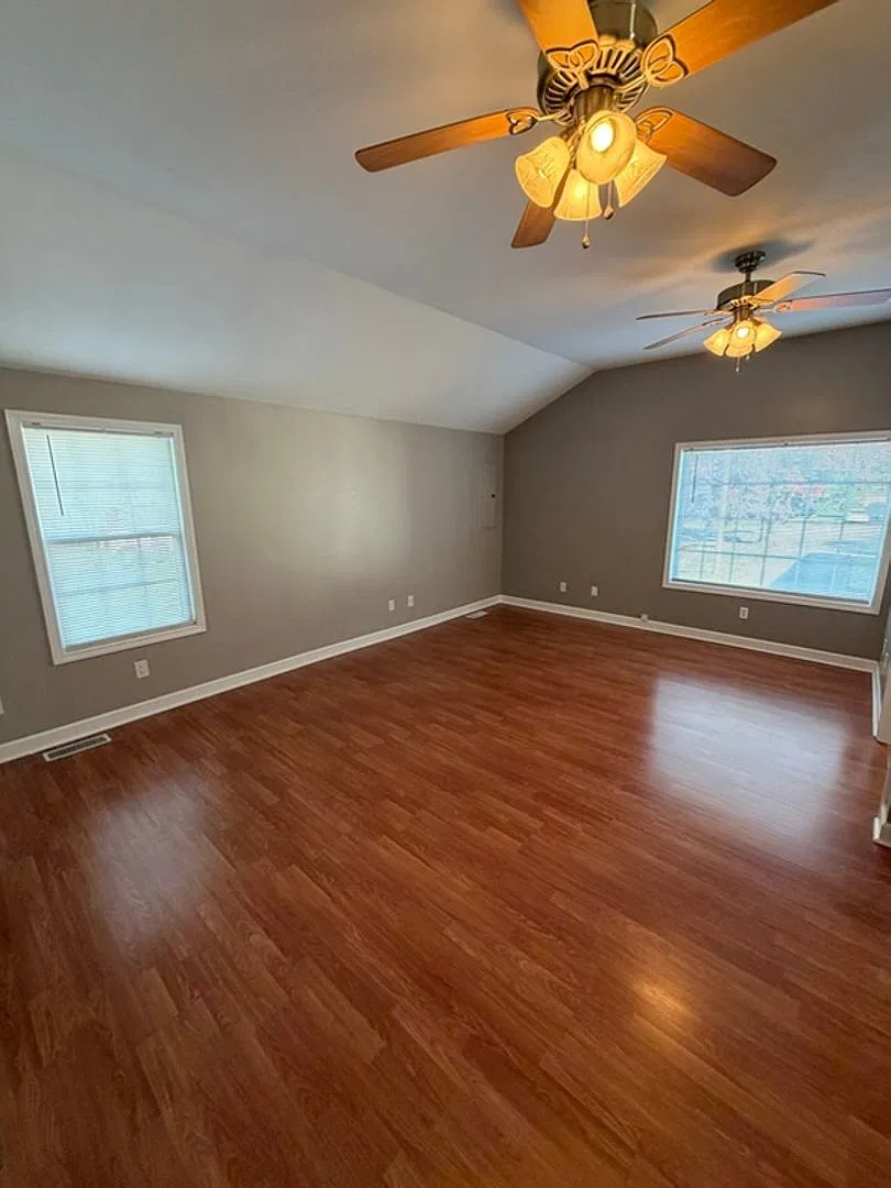 731 W Ellis St — Photo 3