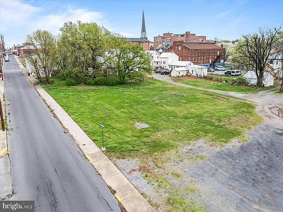 3rd image of 153 College St S