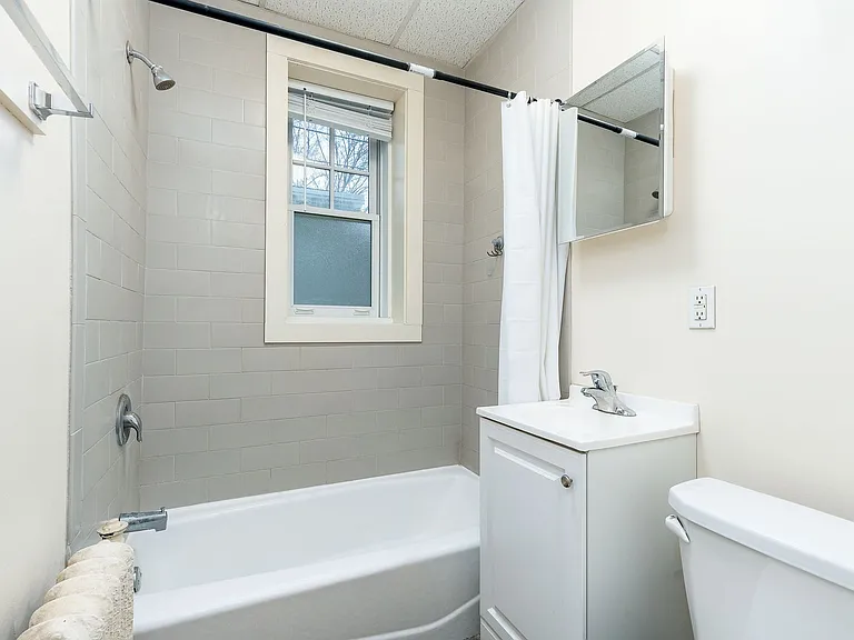 Lexington Apartments — Photo 9