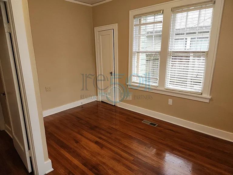 119 N Monroe St — Photo 39