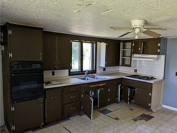 3rd image of 156 Water St