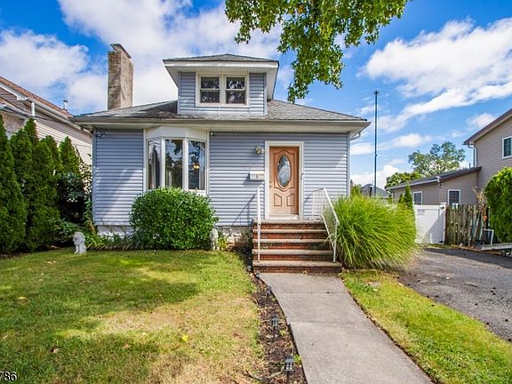 3rd image of 8 Pallant Ave