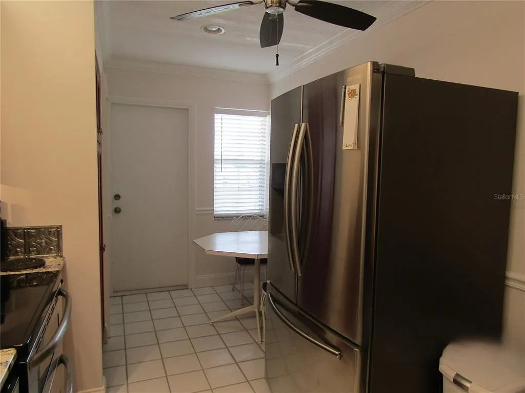 2 bed, 2.0 bath, 1118 sqft, $4,300 — Photo 2