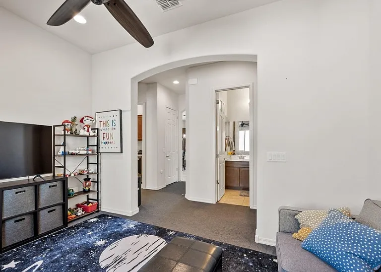 719 E Danum Valley Dr — Photo 16
