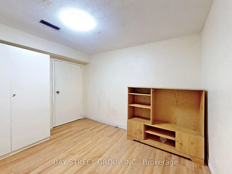 49 Pepperell Cres — Photo 13