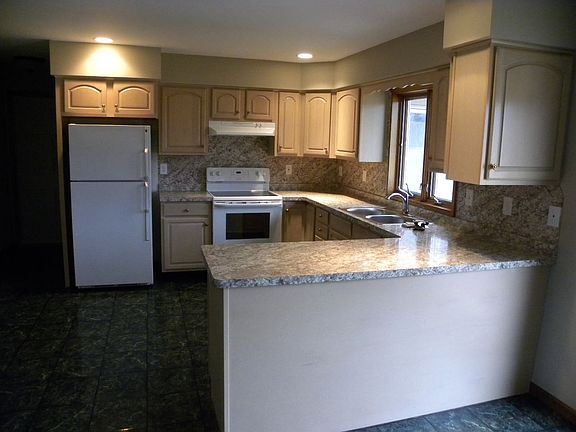 3rd image of 12B Pineview Ct