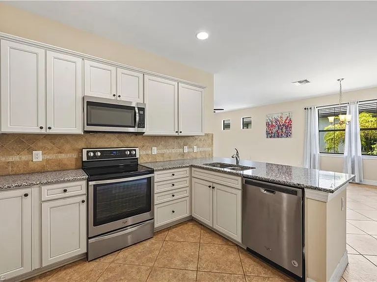 8010 Helena Ct — Photo 9