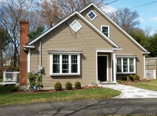 12 Cottage Pl, Trumbull, CT 06611