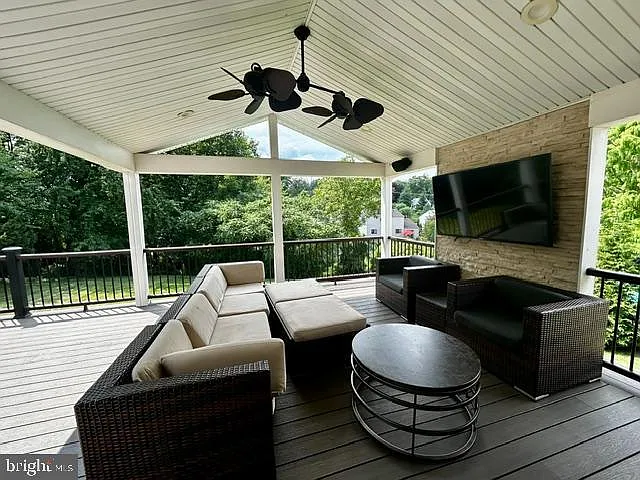 4574 White Oak Ln — Photo 7