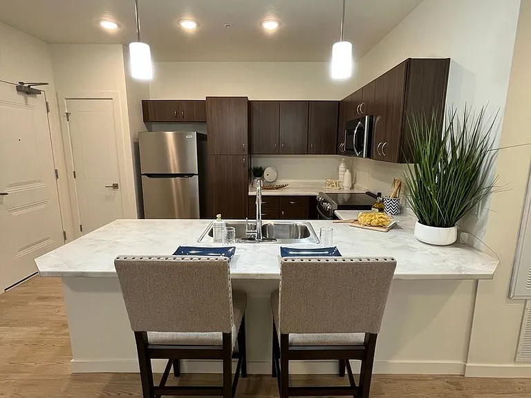Lexington Sky Apartments — Photo 21