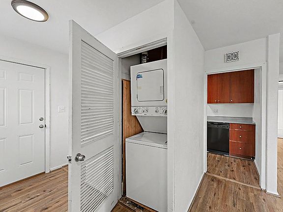 4th image of 1415 S 56th St #A