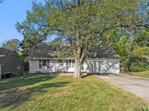 8900 Jarboe St, Kansas City, MO 64114