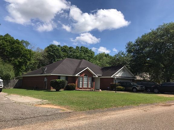 2nd image of 1700 Woodforest Dr