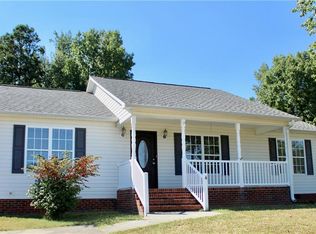 4 Abbey Ct, Thomasville, NC 27360